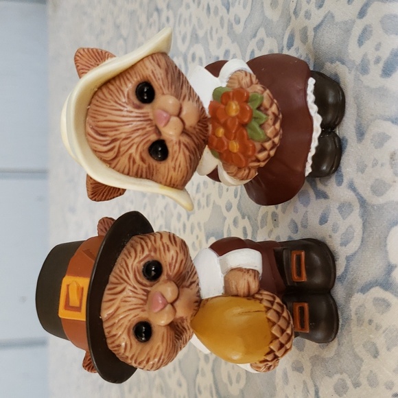 Thanksgiving Salt and Pepper Vintage Hallmark Chipmunks Salt & Pepper - Picture 12 of 12